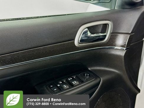Used 2018 Jeep Grand Cherokee Limited image 18