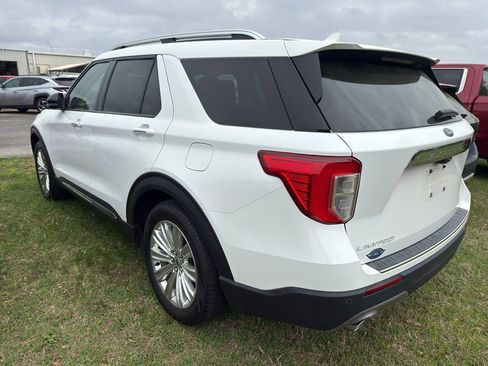 Used 2022 Ford Explorer Limited w/ Equipment Group 301A image 2