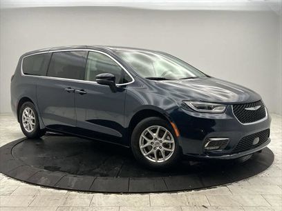 Certified 2023 Chrysler Pacifica Touring-L