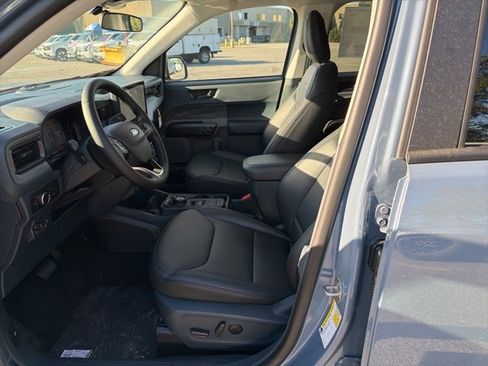 New 2025 Ford Maverick Lariat w/ Black Appearance Package image 9