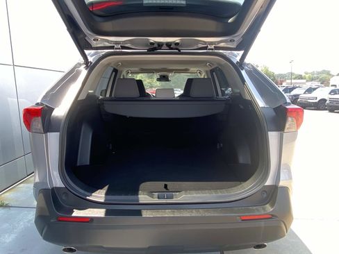 Used 2019 Toyota RAV4 XLE w/ Convenience Package FWD image 8