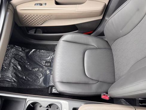 New 2026 Kia Carnival FWD image 24