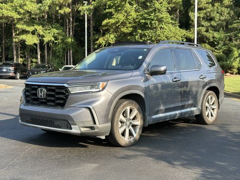 Used 2025 Honda Pilot Touring image 5