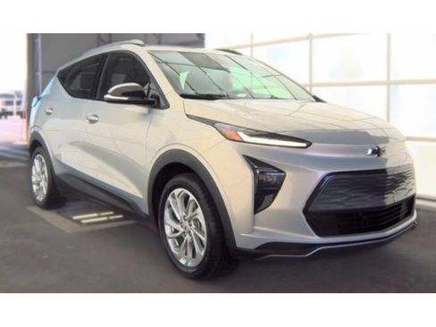Used 2023 Chevrolet Bolt EUV LT FWD image 2
