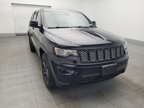 Used 2018 Jeep Grand Cherokee Altitude image 14