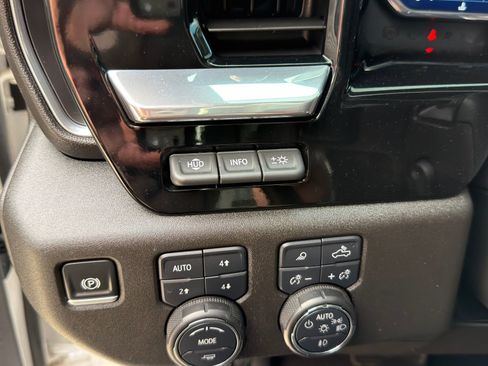 Used 2025 Chevrolet Silverado 1500 High Country w/ Technology Package image 17