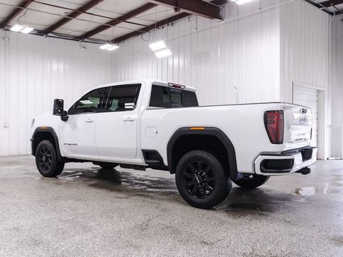 Used 2026 GMC Sierra 2500 AT4 AWD/4WD image 4