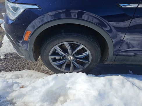 Used 2022 Volkswagen Tiguan SE image 2