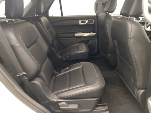 Used 2022 Ford Explorer XLT w/ Equipment Group 202A RWD image 19