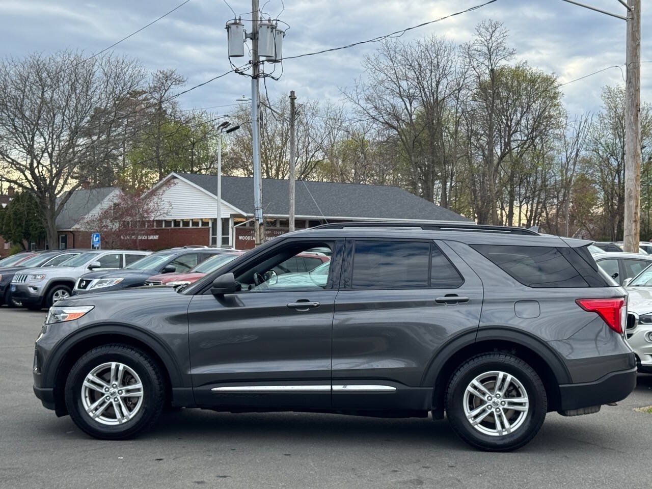 Used 2020 Ford Explorer XLT w/ Comfort Package AWD/4WD image 4