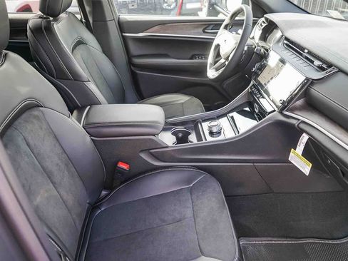 New 2026 Jeep Grand Cherokee Altitude image 17