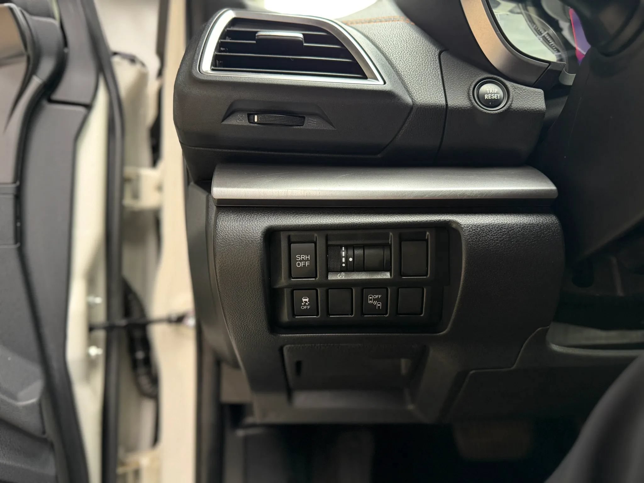 Used 2019 Subaru Crosstrek 2.0i Limited w/ Moonroof Package w/Navigation AWD/4WD image 9