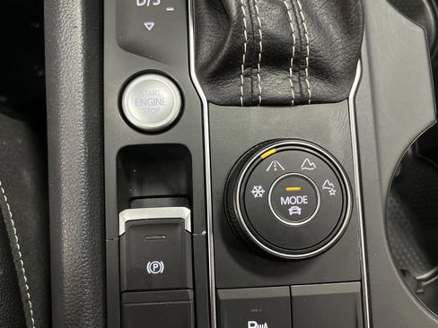 Used 2021 Volkswagen Atlas SE image 22