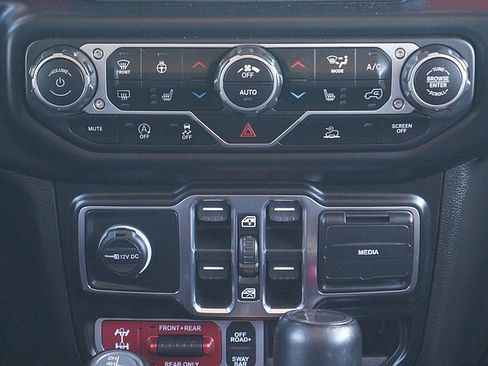 Used 2022 Jeep Gladiator Rubicon w/ Cold Weather Group image 25