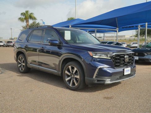 Used 2023 Honda Pilot Touring image 3
