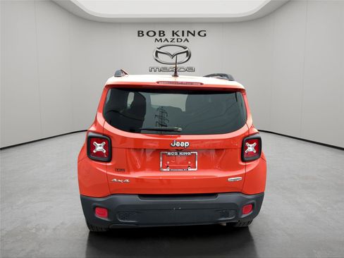 Used 2016 Jeep Renegade Latitude w/ Cold Weather Group image 4