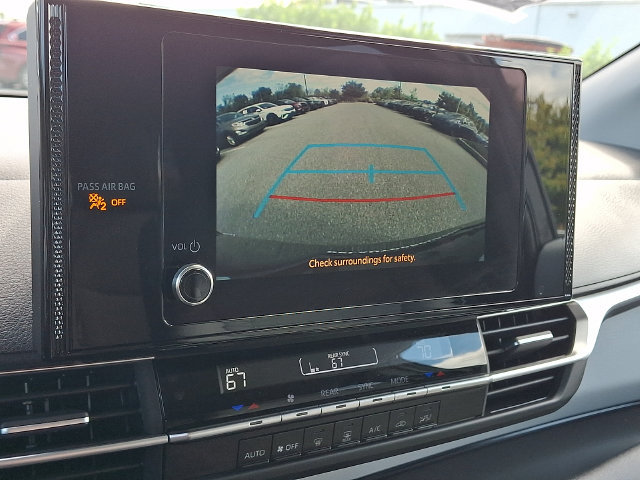 Certified 2025 Toyota Sienna LE AWD/4WD image 17