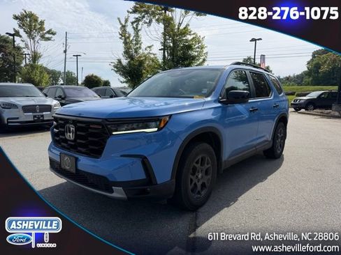 Used 2024 Honda Pilot TrailSport image 1
