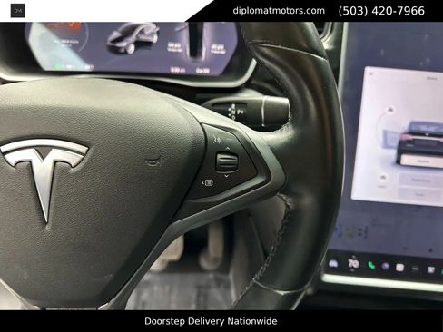 Used 2018 Tesla Model X 75D image 30