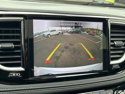 Used 2025 Chrysler Pacifica Limited FWD image 17