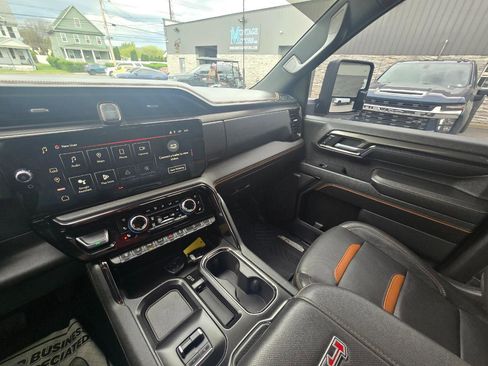 Used 2024 GMC Sierra 3500 AT4 w/ AT4 Preferred Package AWD/4WD image 11