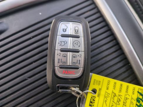 Certified 2021 Chrysler Pacifica Touring-L image 28