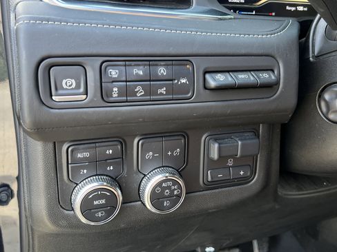 Used 2024 GMC Yukon Denali Ultimate image 18