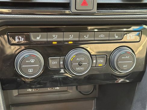 Used 2024 Volkswagen Taos SE image 26