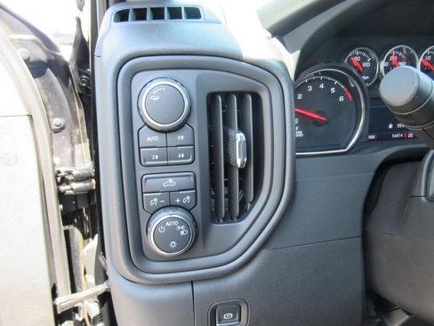 Used 2022 Chevrolet Silverado 1500 Custom Trail Boss w/ Safety Confidence Package AWD/4WD image 18