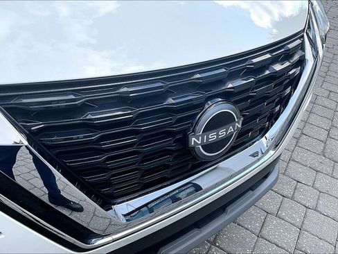 Used 2023 Nissan Rogue S image 30