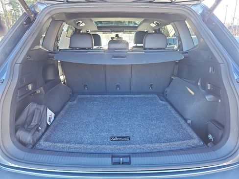 Certified 2022 Volkswagen Tiguan SEL R-Line image 37