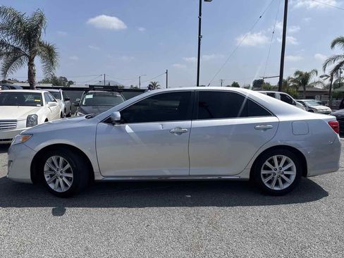 Used 2013 Toyota Camry XLE w/ Leather Pkg FWD image 5