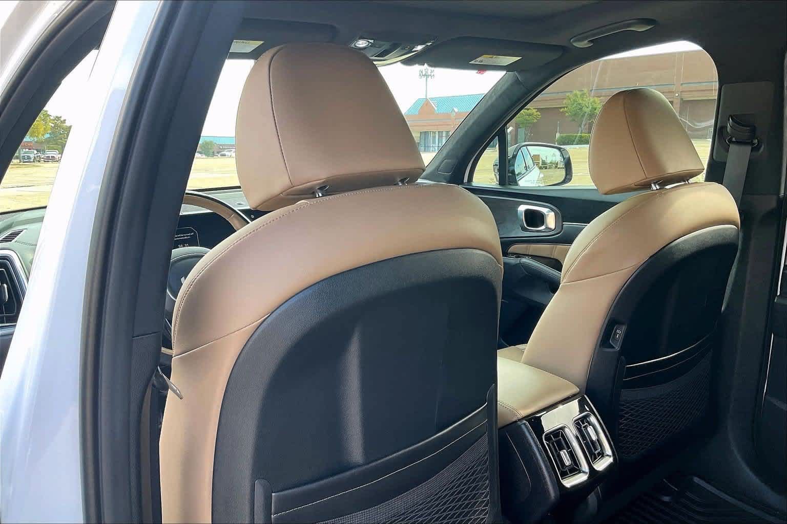 Certified 2024 Kia Sorento SX Prestige w/ Olive Brown Leather Package AWD/4WD image 11
