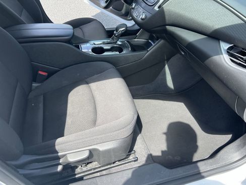 Used 2023 Chevrolet Malibu LT image 34