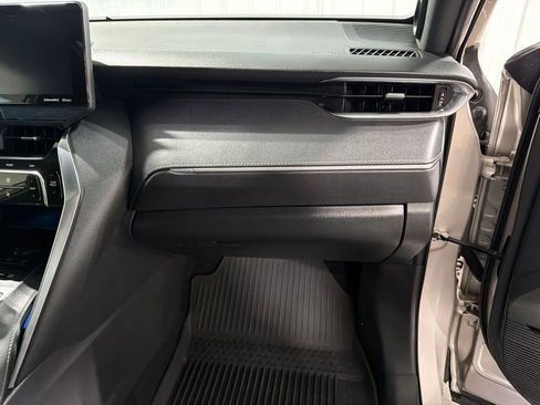 Used 2021 Toyota Venza Limited w/ Advanced Technology Package AWD/4WD image 22