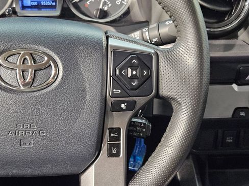 Used 2020 Toyota Tacoma SR5 w/ SR5 Appearance Package (SM) image 27