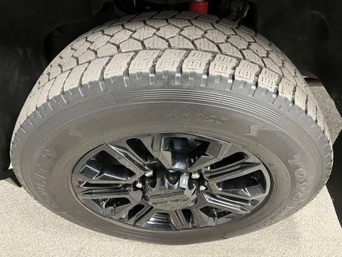 Used 2024 GMC Sierra 3500 Denali Ultimate AWD/4WD image 15