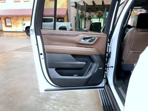 Certified 2021 Chevrolet Suburban High Country w/ Premium Package AWD/4WD image 22