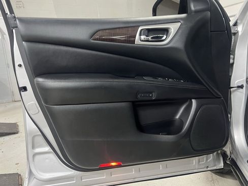 Used 2013 Nissan Pathfinder SL w/ SL Premium Pkg image 38