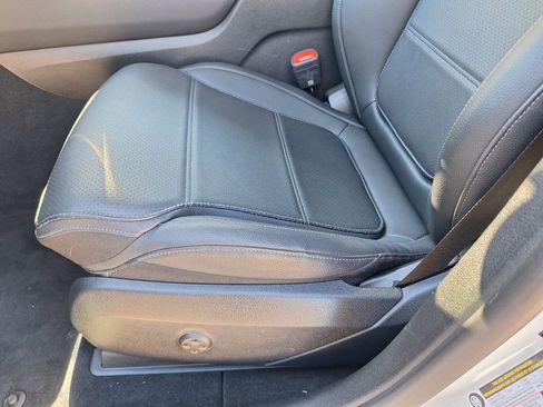 Used 2025 Mercedes-Benz GLC 300 image 29