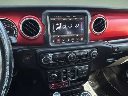 Used 2021 Jeep Gladiator Rubicon AWD/4WD image 31