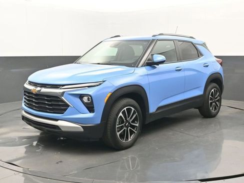 Used 2024 Chevrolet TrailBlazer LT w/ LT Cold Weather Package FWD image 8