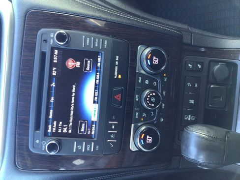 Used 2017 Chevrolet Traverse LT AWD/4WD image 16