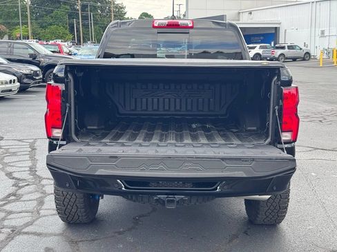 Used 2024 Chevrolet Colorado ZR2 w/ Technology Package AWD/4WD image 40