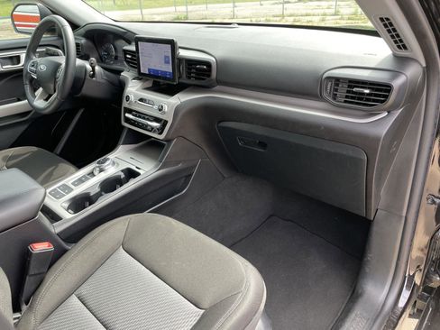 Used 2024 Ford Explorer XLT image 44