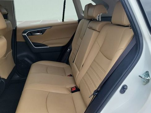 Used 2019 Toyota RAV4 XLE Premium FWD image 10