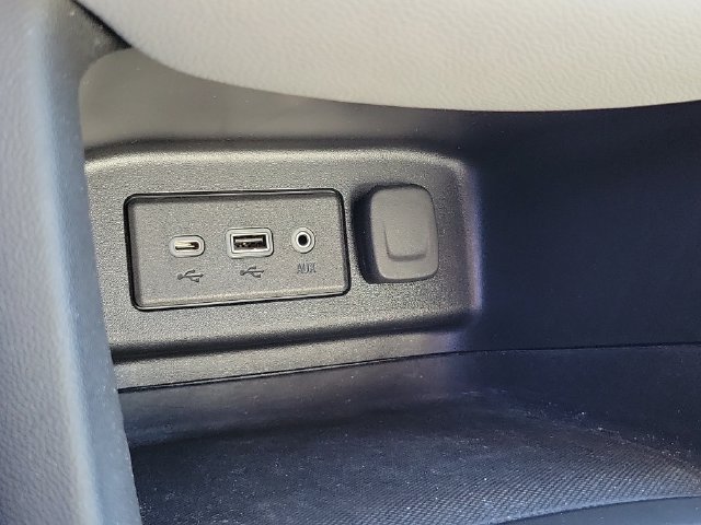 Used 2023 Chevrolet Equinox LT FWD image 19