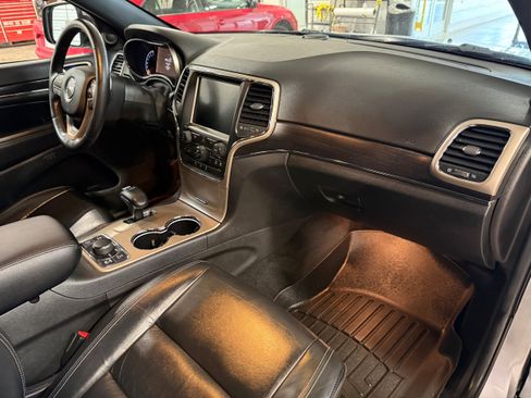 Used 2014 Jeep Grand Cherokee Limited AWD/4WD image 8