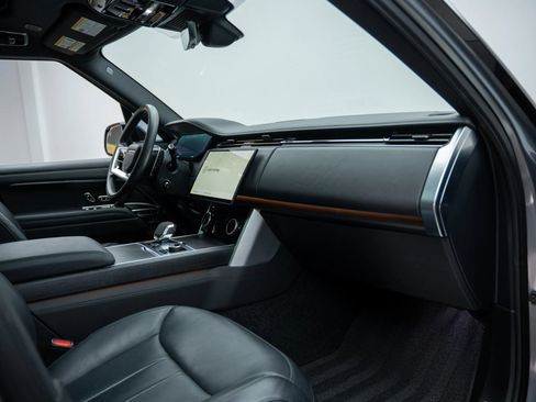 Used 2023 Land Rover Range Rover Long Wheelbase SE image 34