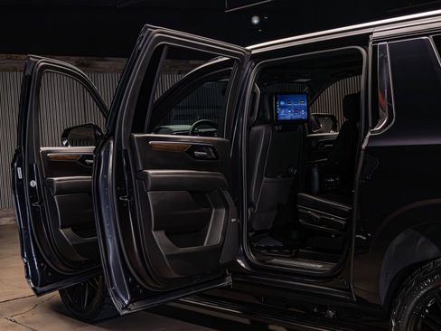 Used 2025 Chevrolet Suburban High Country AWD/4WD image 29